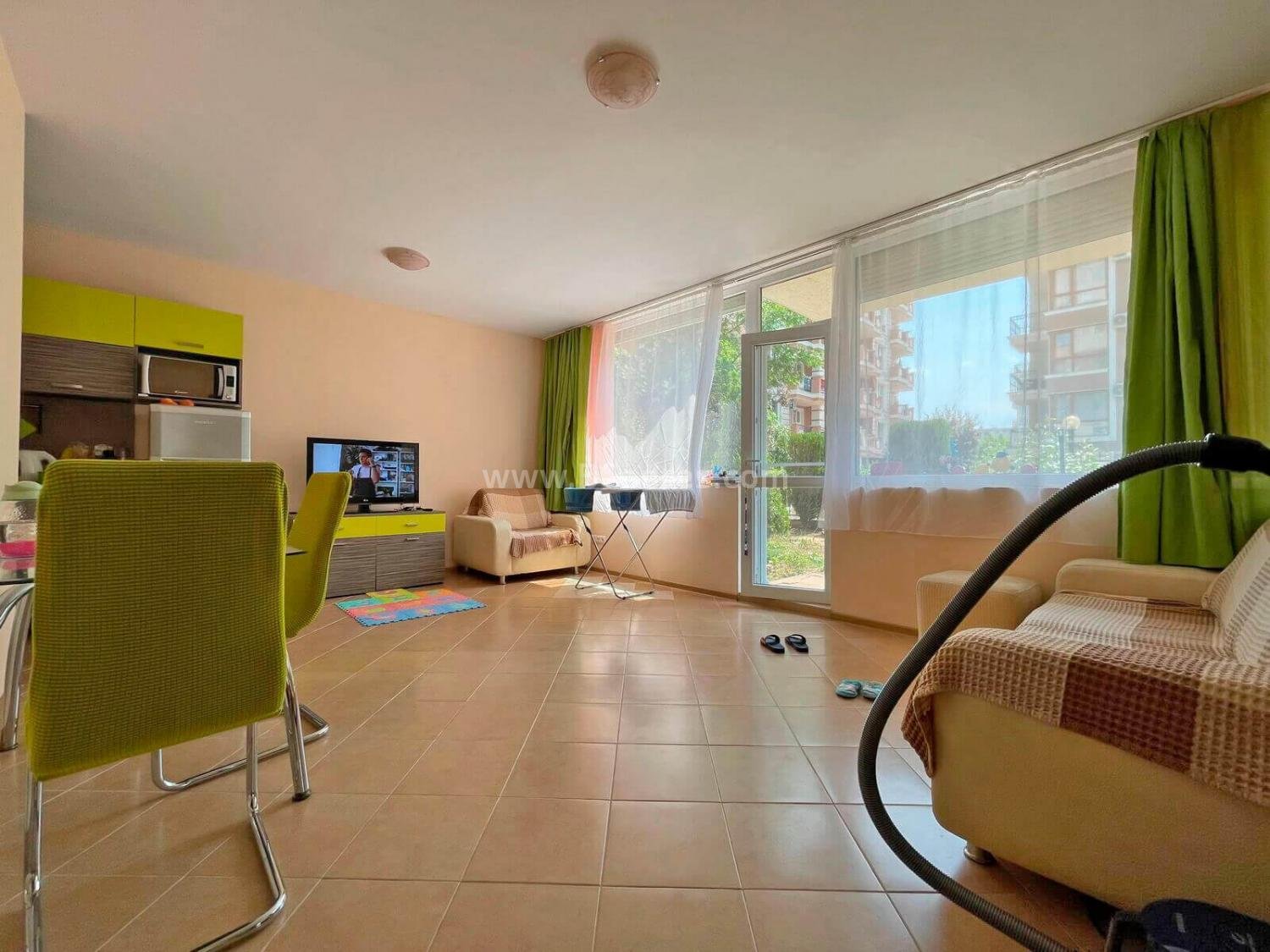 Cheap two bedroom apartment on the seaside І №3658