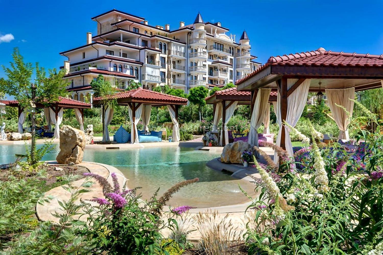 Новая трехкомнатная квартира в комплексе Посейдон | №2024