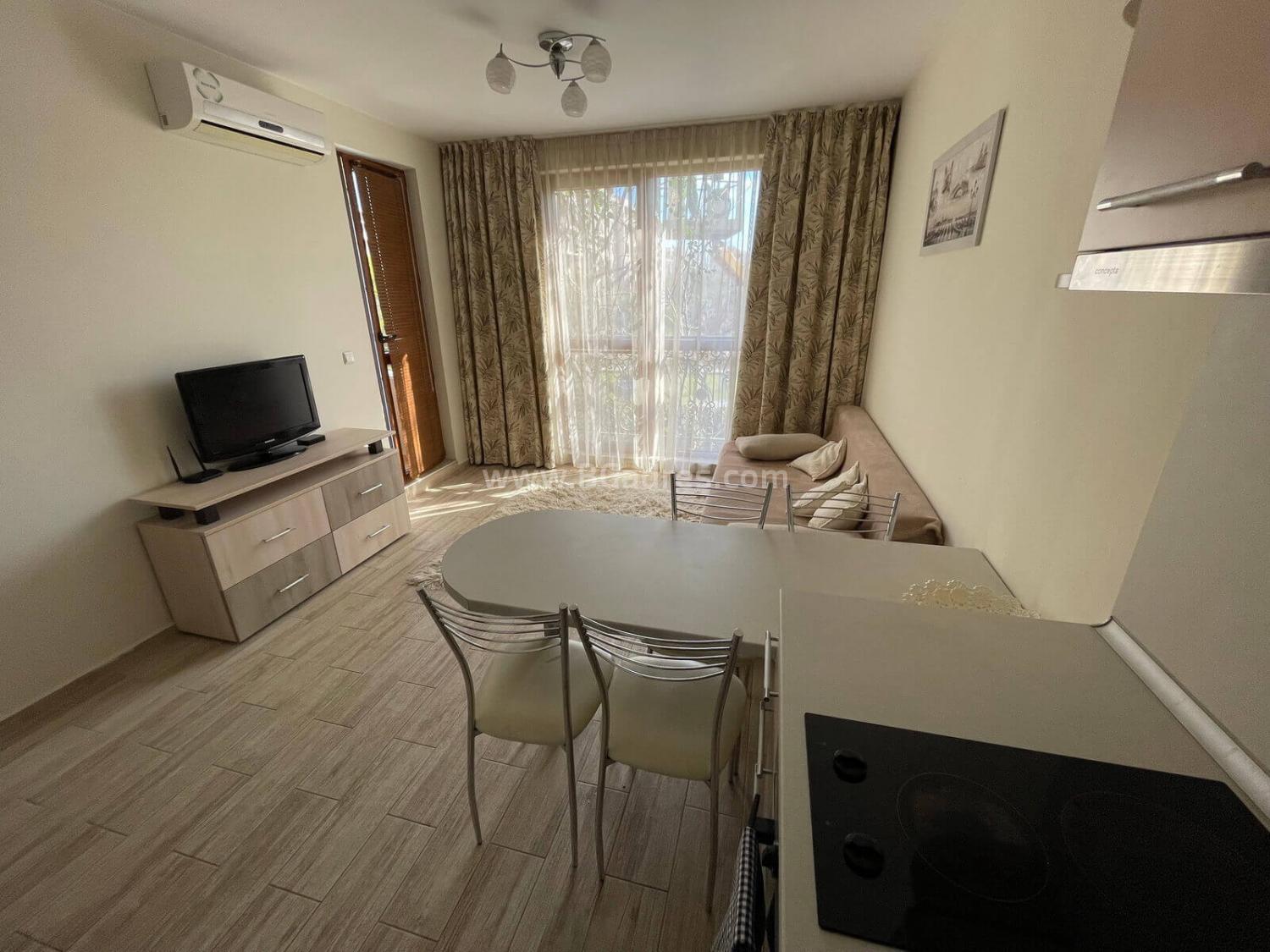 Тристаен апартамент в комплекс Каскадас І №2833