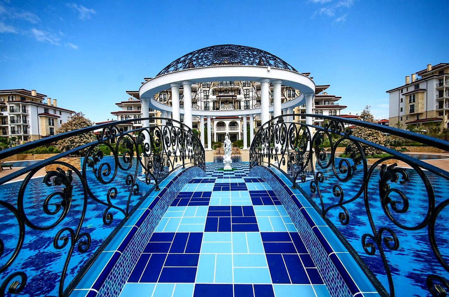 Новая трехкомнатная квартира в комплексе Посейдон | №2024