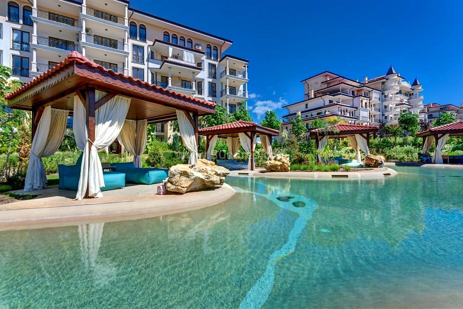 Новая трехкомнатная квартира в комплексе Посейдон | №2024