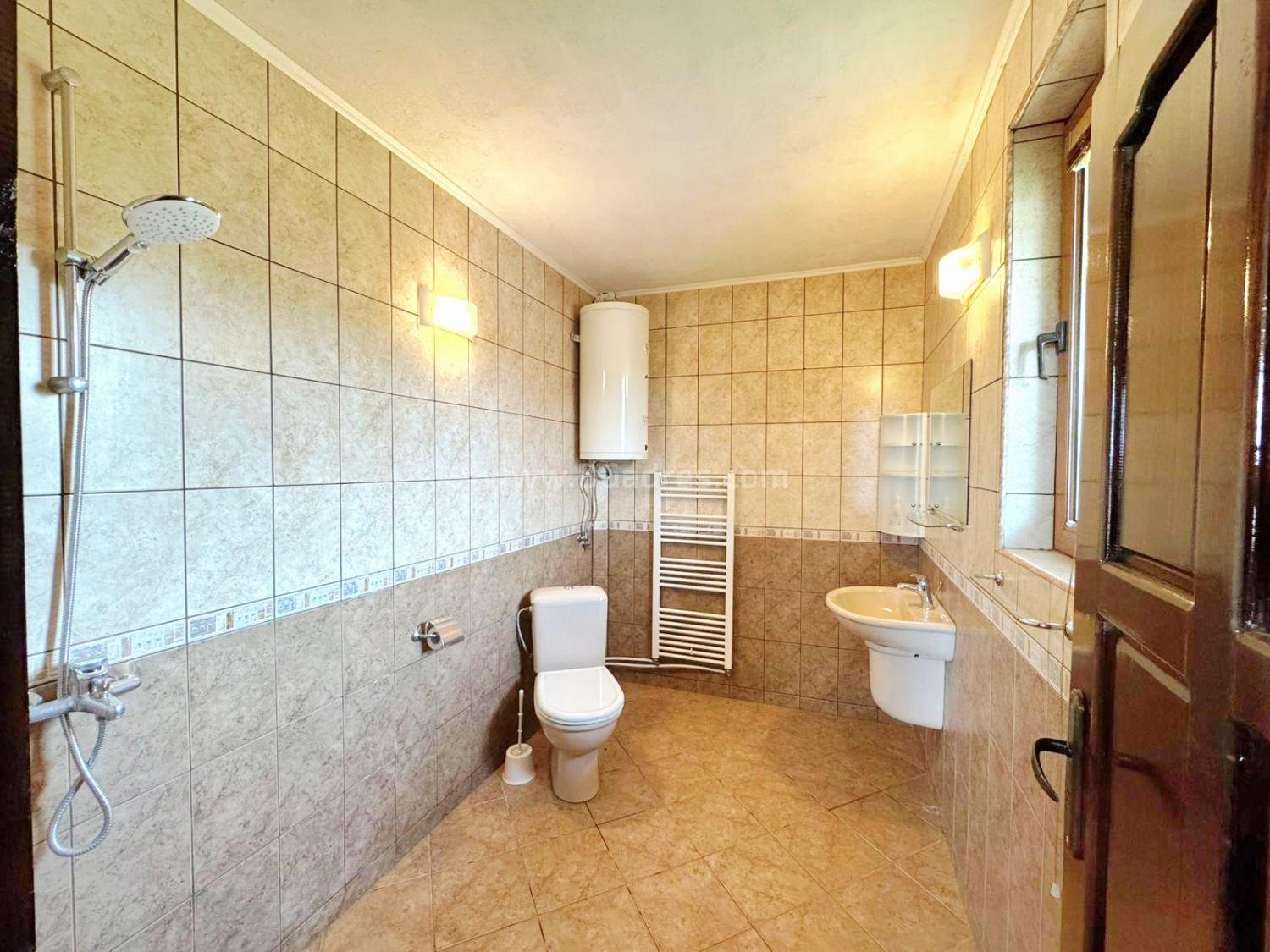 Haus im Dorf Bata І №4613