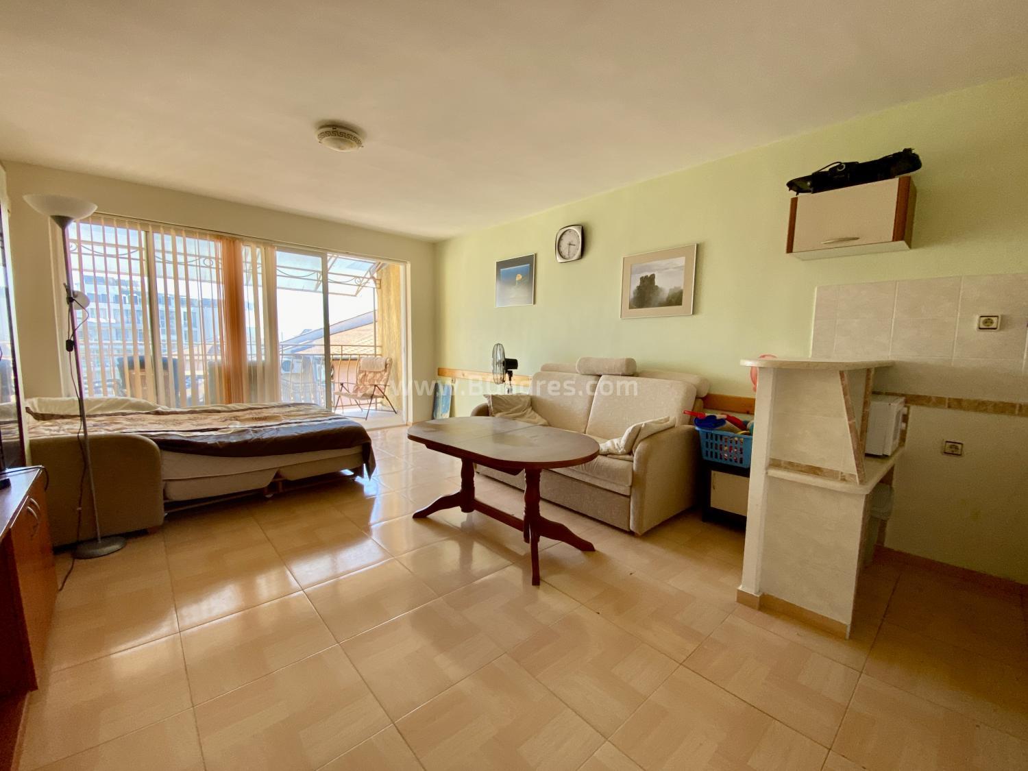 Apartment with low maintenance fee in St. Vlas І №4071