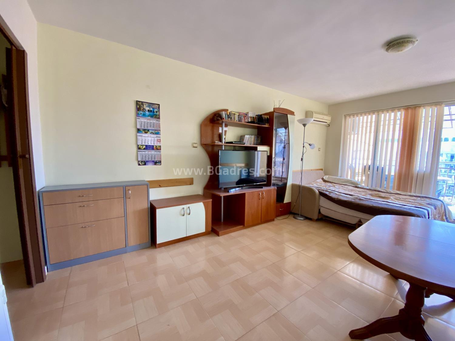 Apartment with low maintenance fee in St. Vlas І №4071