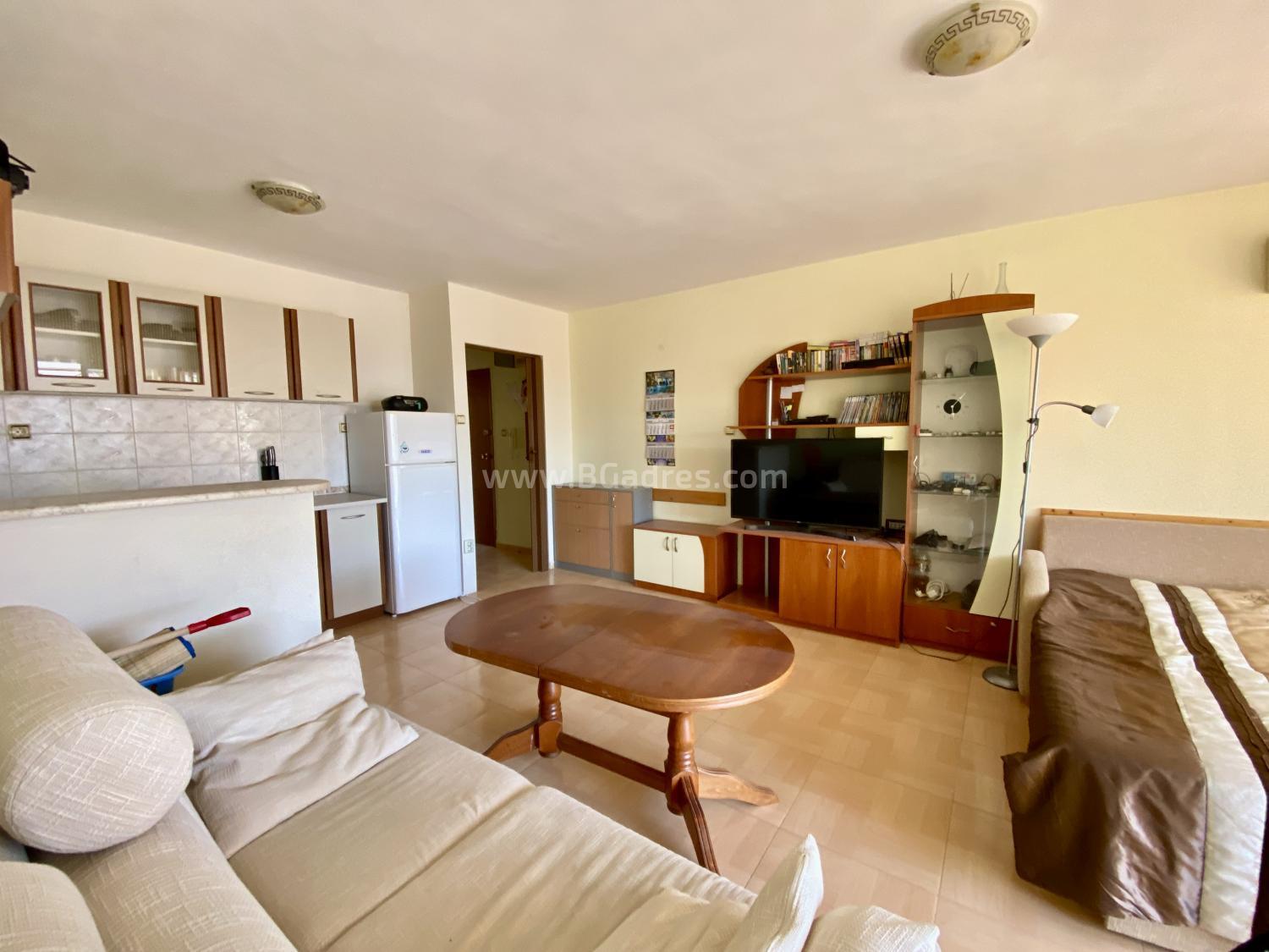 Apartment with low maintenance fee in St. Vlas І №4071