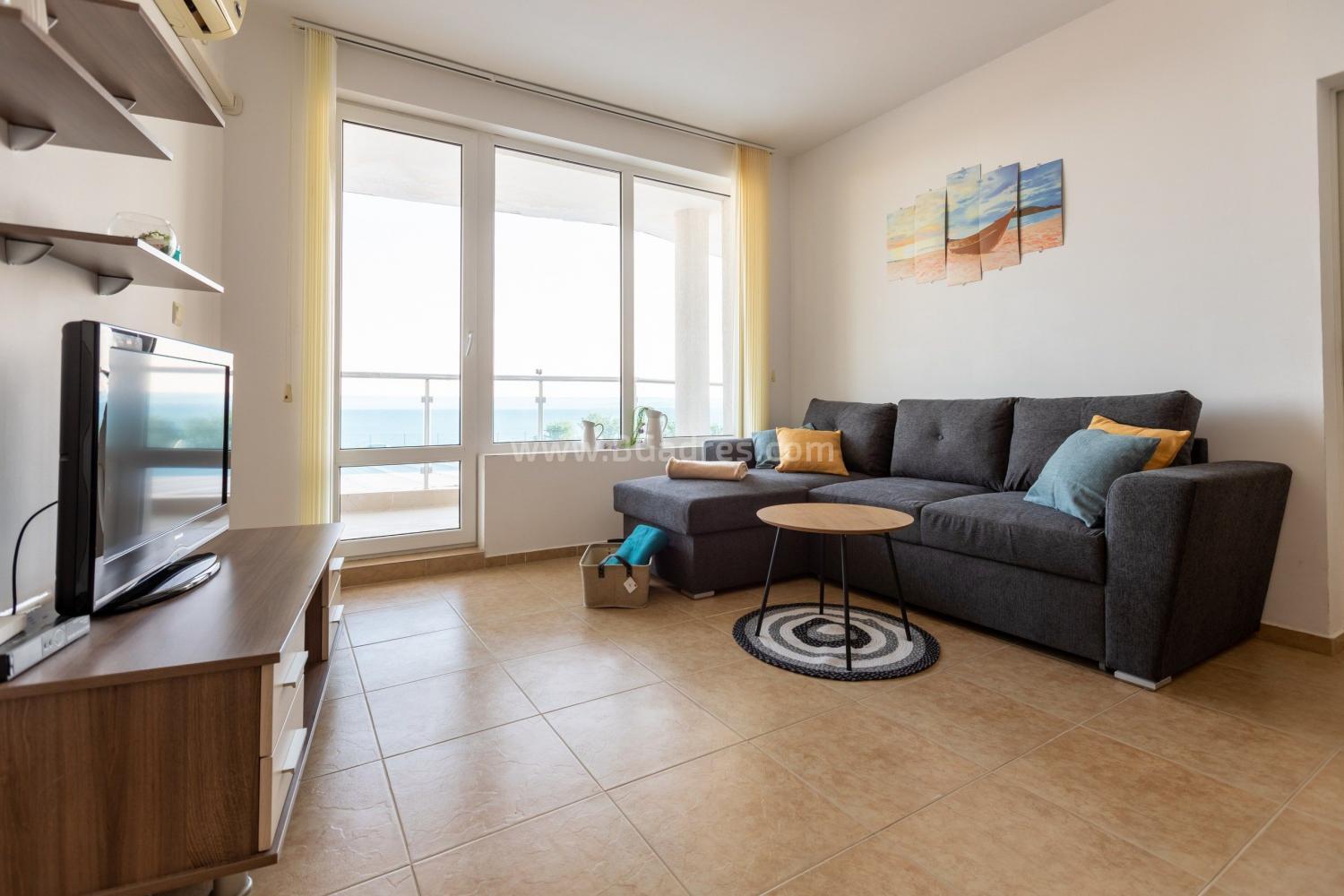 Трехкомнатная квартира с видом на море І №3127