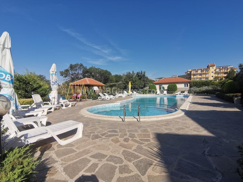 Apartment with a courtyard in Sveti Vlas | No. 2147