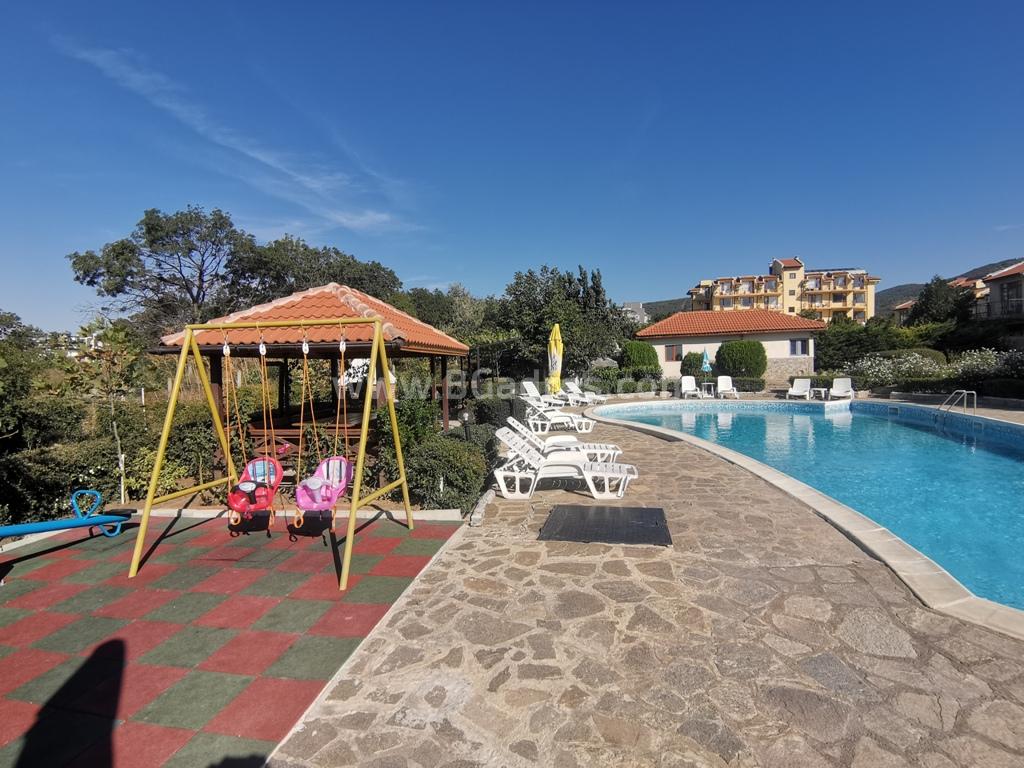 Apartment with a courtyard in Sveti Vlas | No. 2147