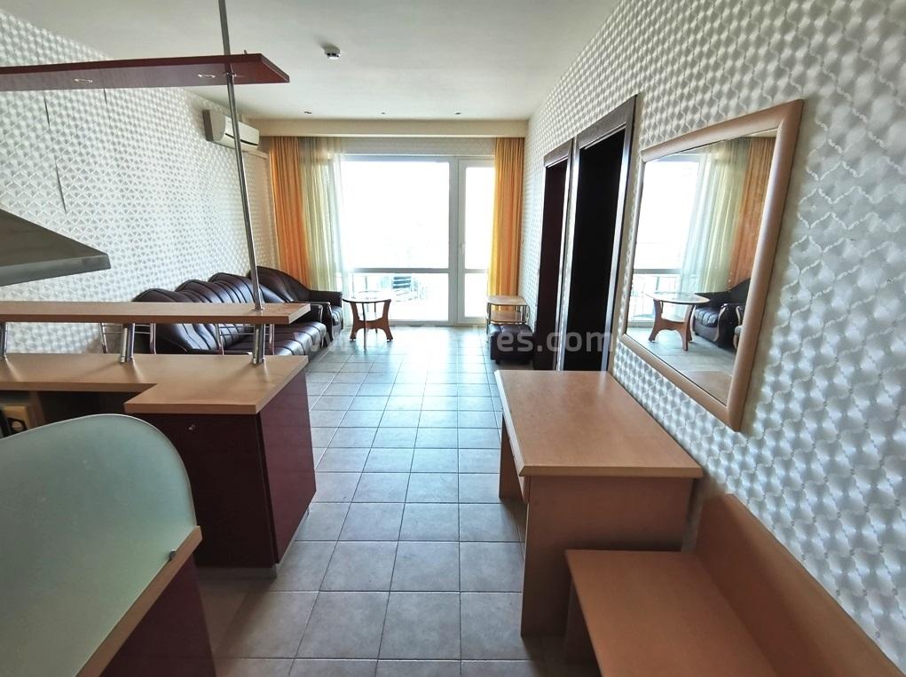 Купете тристаен апартамент на брега на евтино | № 2146