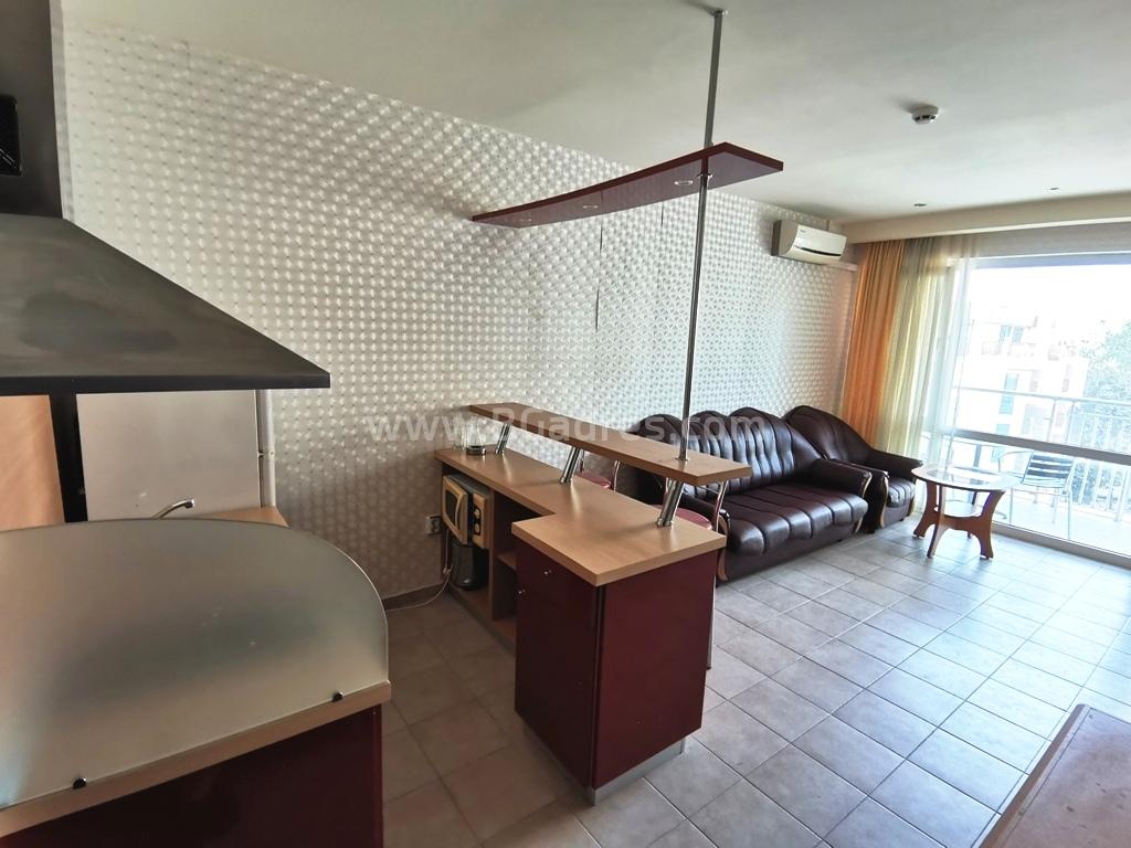 Купете тристаен апартамент на брега на евтино | № 2146