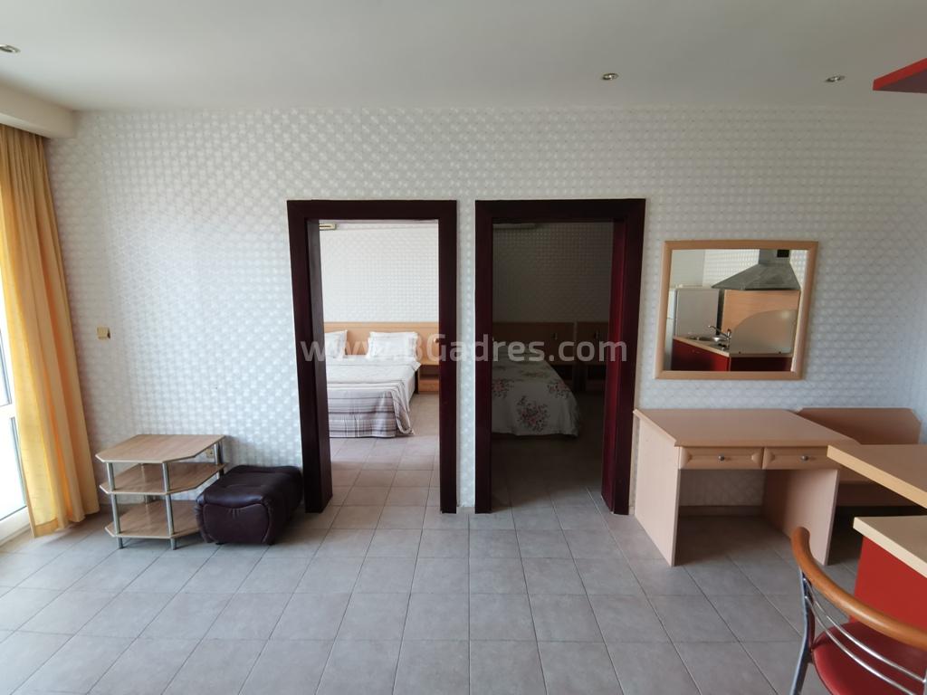 Купете тристаен апартамент на брега на евтино | № 2146