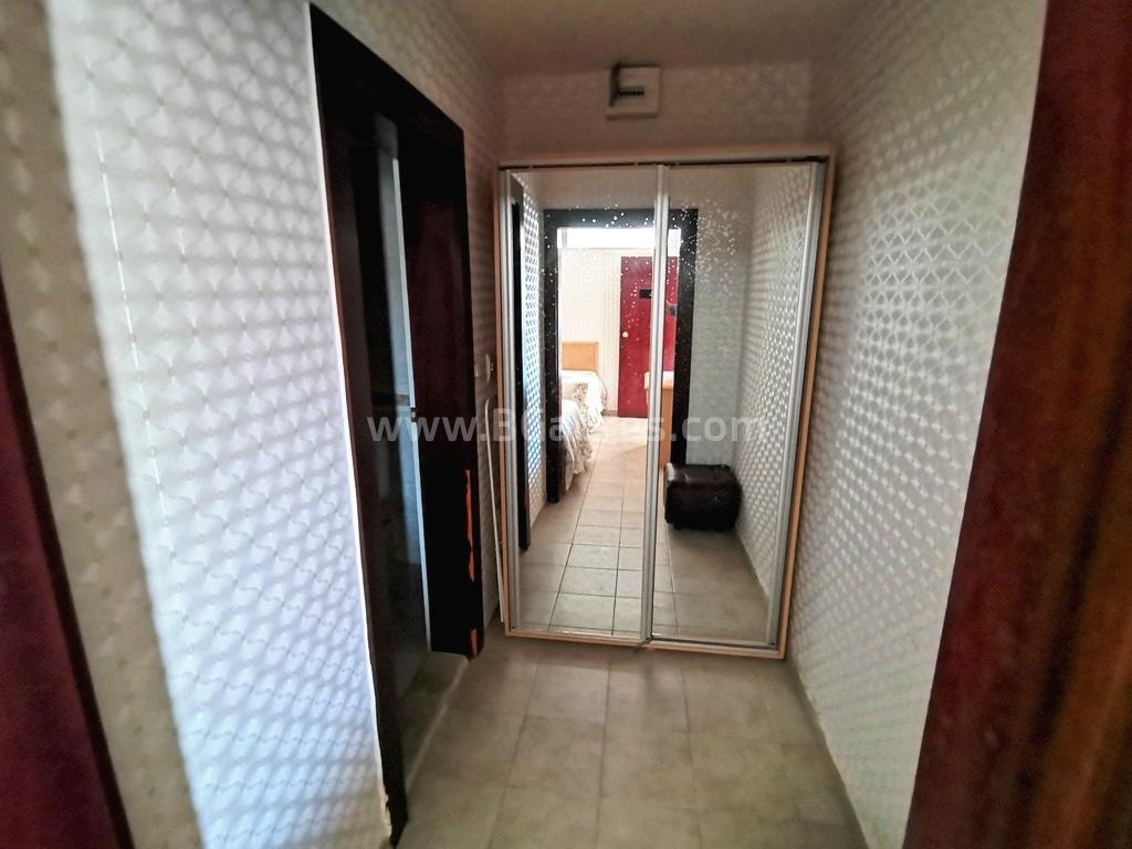 Купете тристаен апартамент на брега на евтино | № 2146