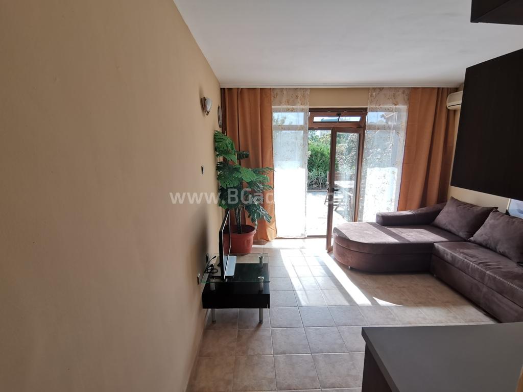 Apartment with a courtyard in Sveti Vlas | No. 2147