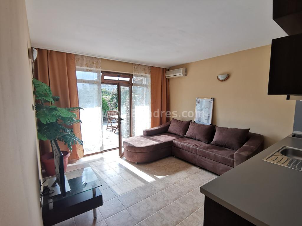 Apartment with a courtyard in Sveti Vlas | No. 2147