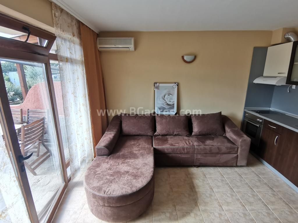 Apartment with a courtyard in Sveti Vlas | No. 2147