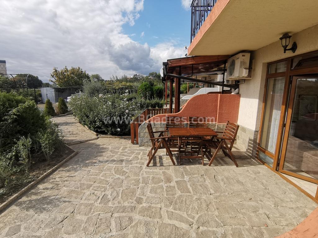 Apartment with a courtyard in Sveti Vlas | No. 2147