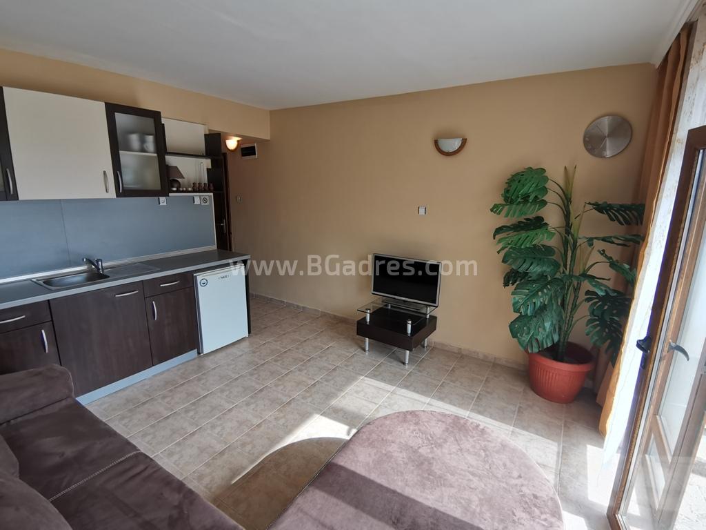 Apartment with a courtyard in Sveti Vlas | No. 2147