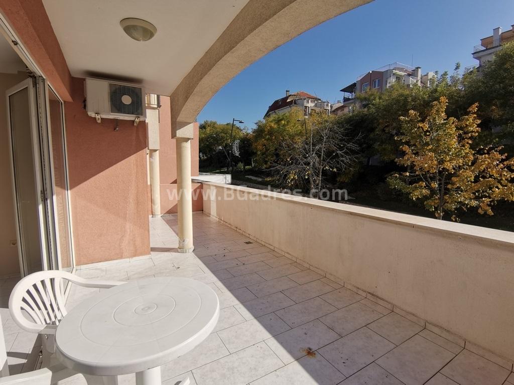 Апартамент в центъра на Несебър с ниска такса поддръжка | № 2182