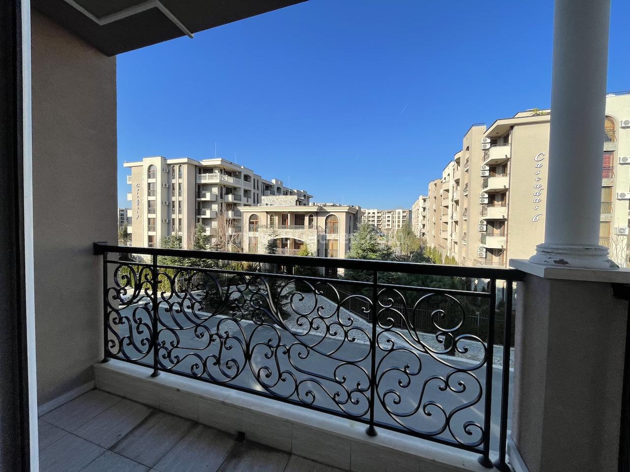 Квартира с мебелью в красивом комплексе | №2264