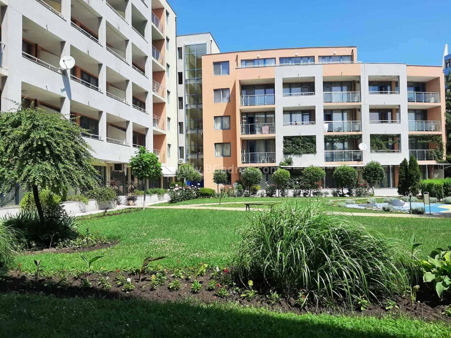 Large apartment near the beach I №2558