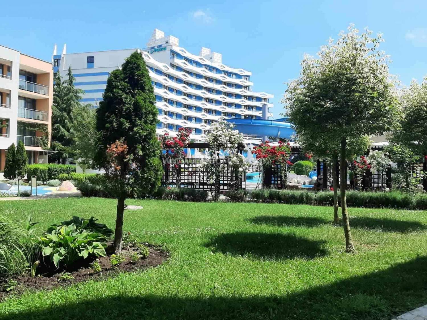 Large apartment near the beach I №2558