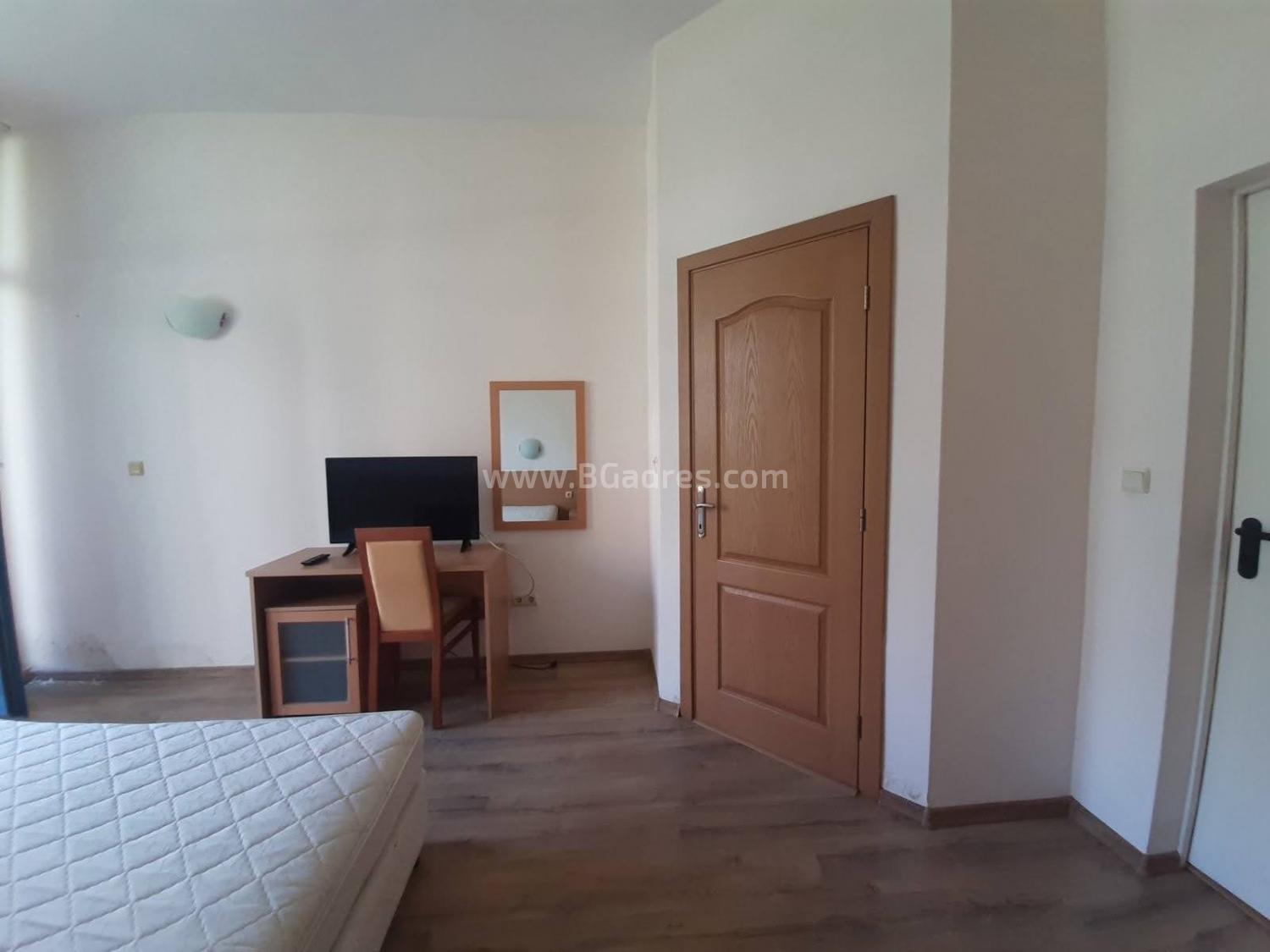Large apartment near the beach I №2558