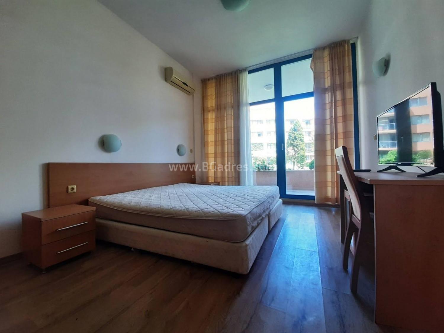 Large apartment near the beach I №2558