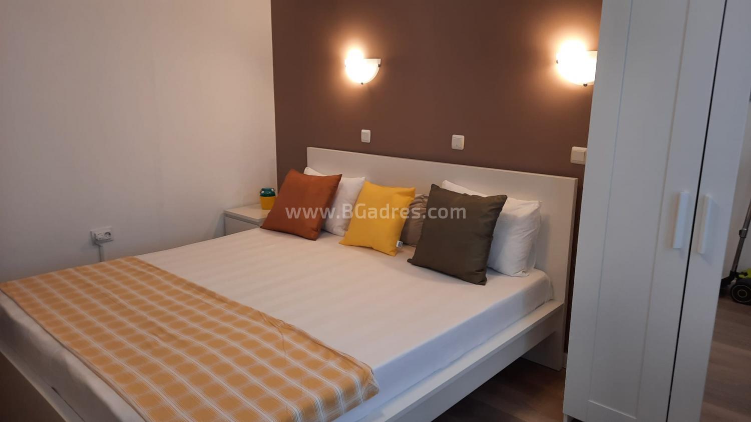 Apartment with low maintenance fee by the beach | No. 2233