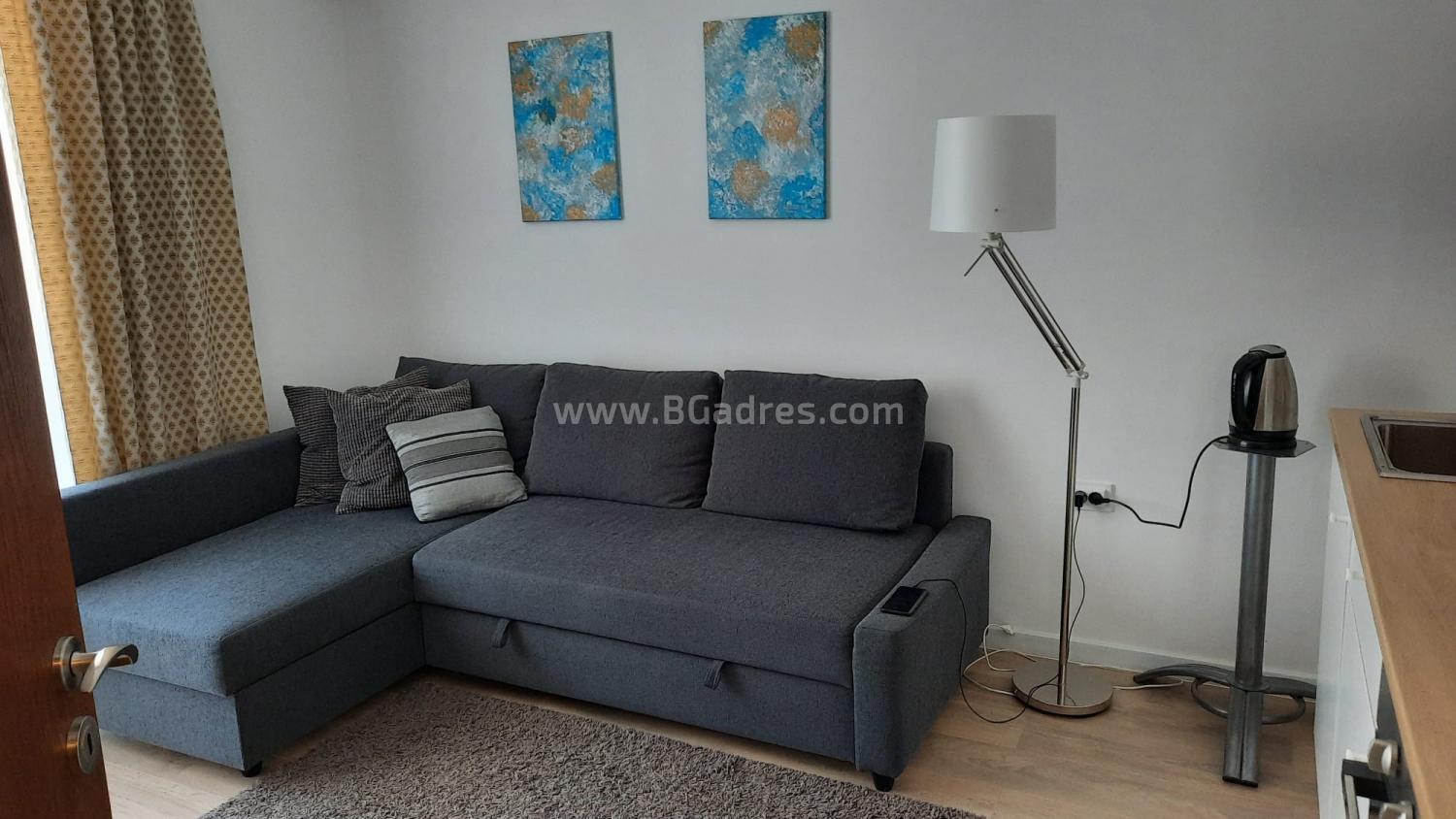 Apartment with low maintenance fee by the beach | No. 2233