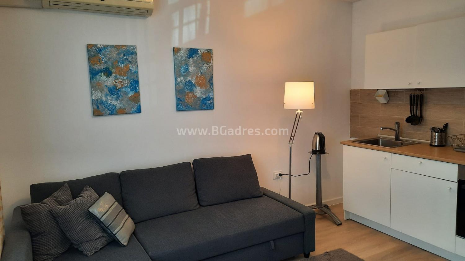 Apartment with low maintenance fee by the beach | No. 2233