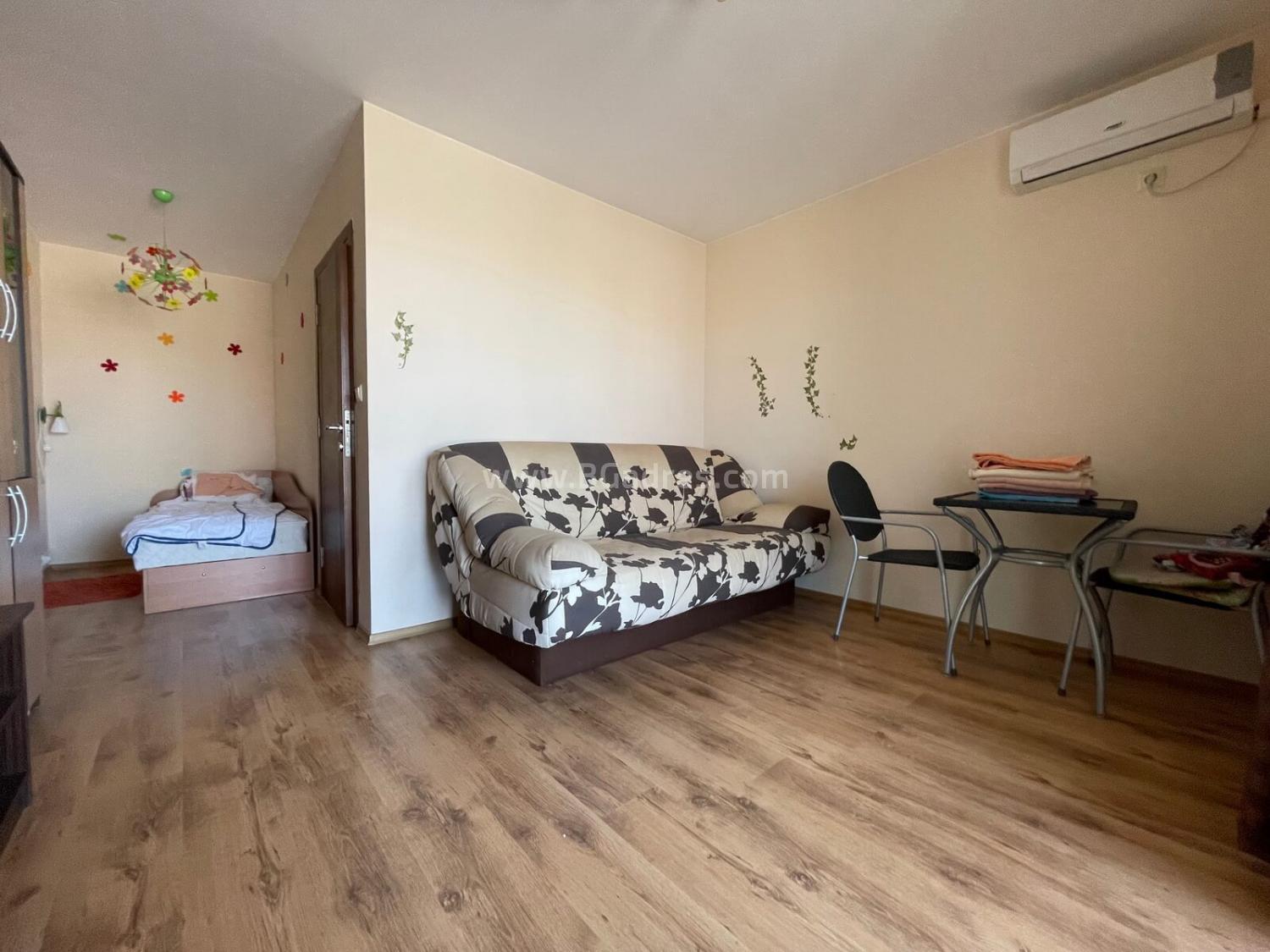 Große Drei-Zimmer-Wohnung in Ravda I №2525