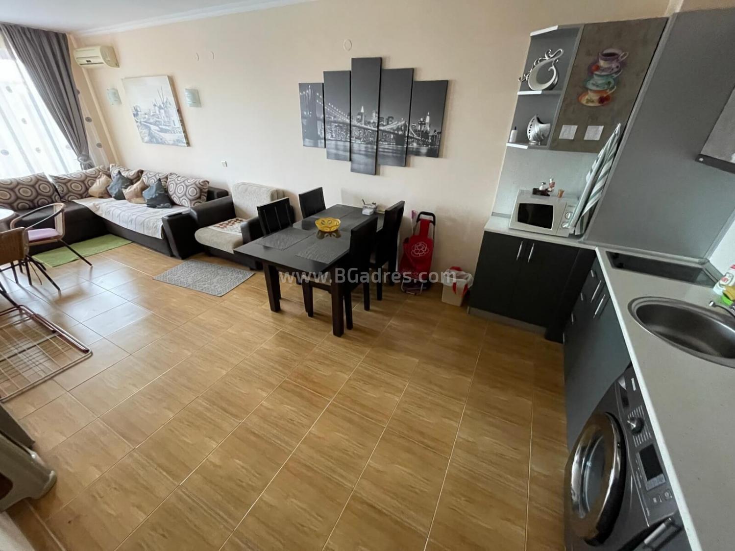 Large apartment with sea view I №2603