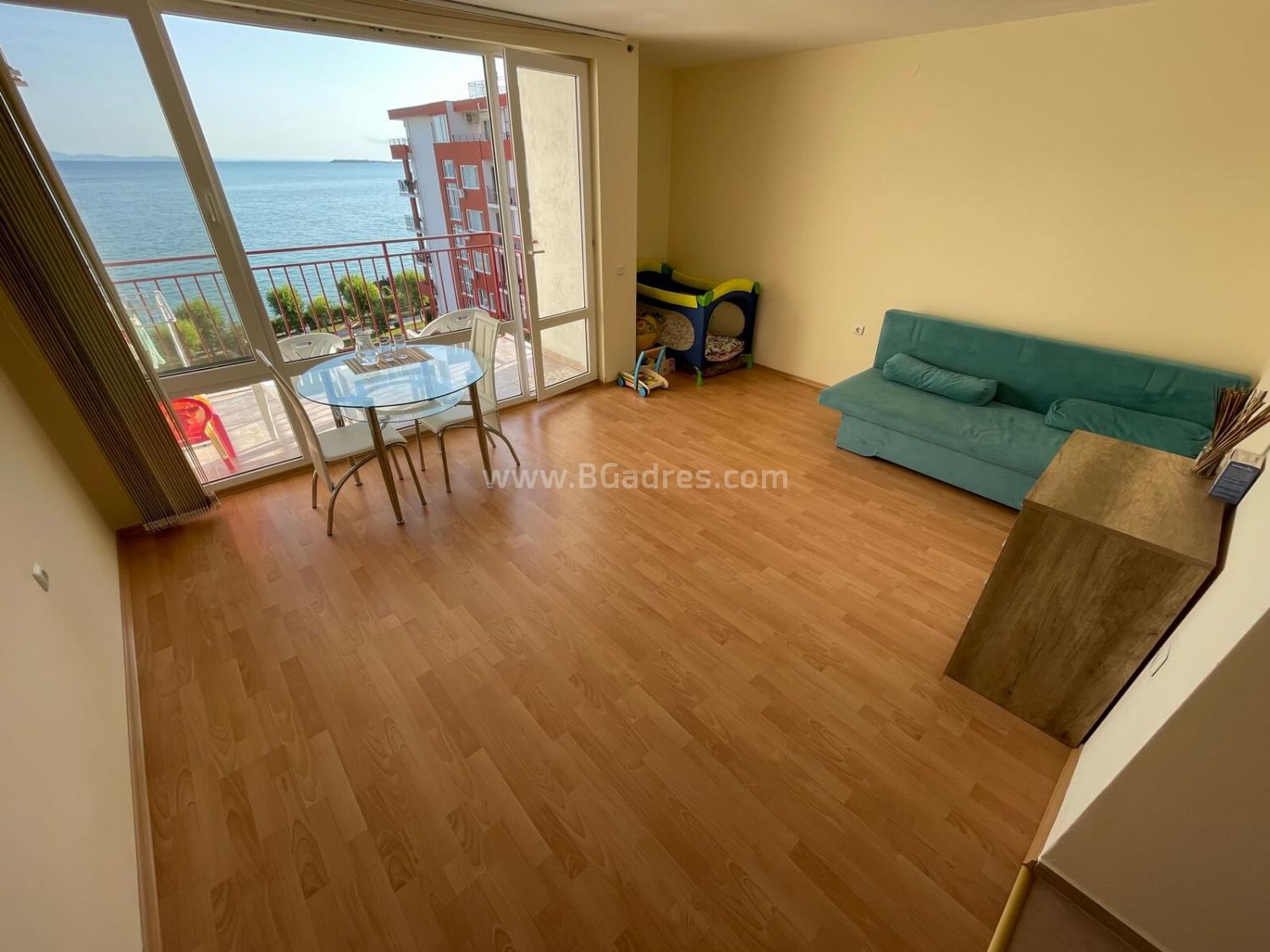 Голямо студио с гледка море І №2492