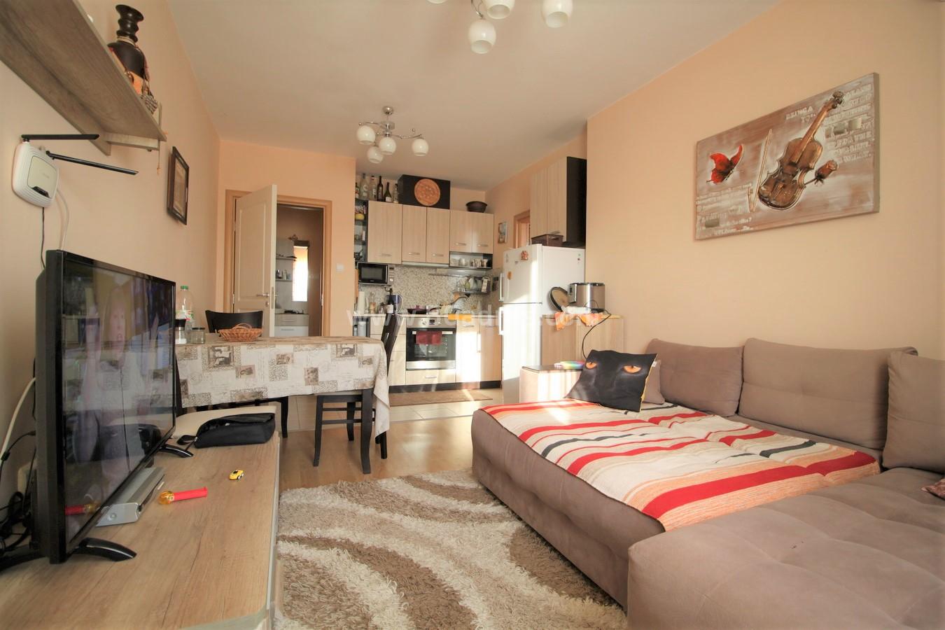 Three-room apartment with excellent furniture | No. 2081