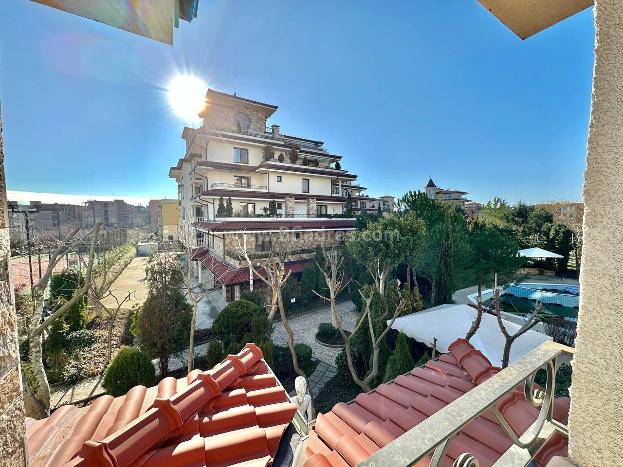 Тристаен апартамент в комплекс Естебан І №2767