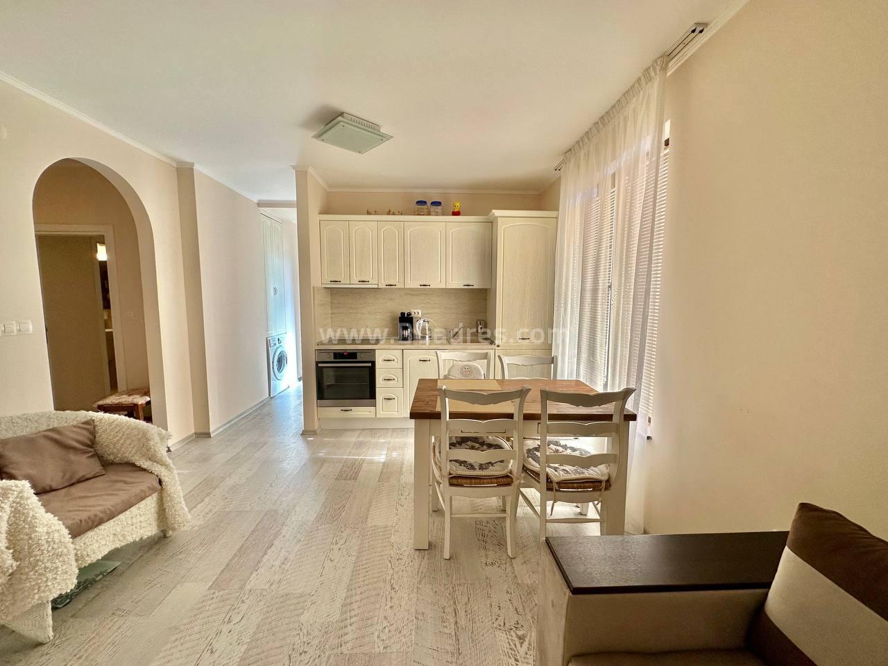 Тристаен апартамент в комплекс Естебан І №2767