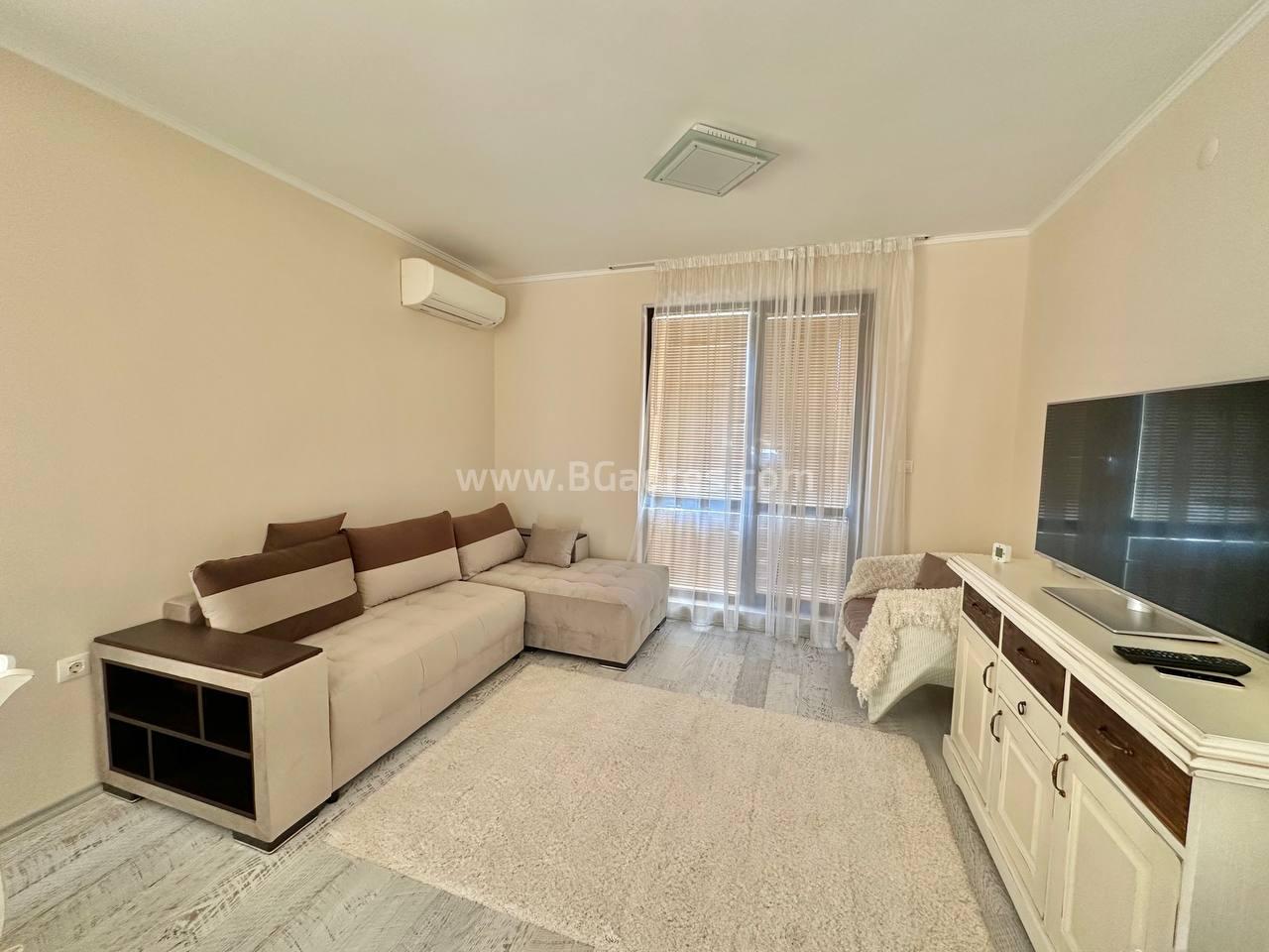 Тристаен апартамент в комплекс Естебан І №2767