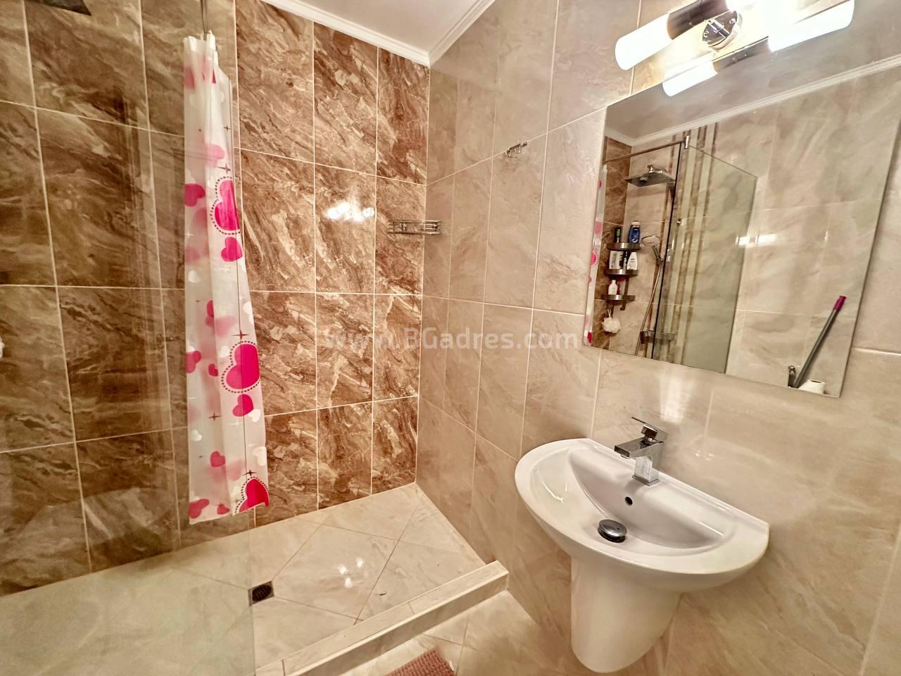 Тристаен апартамент в комплекс Естебан І №2767