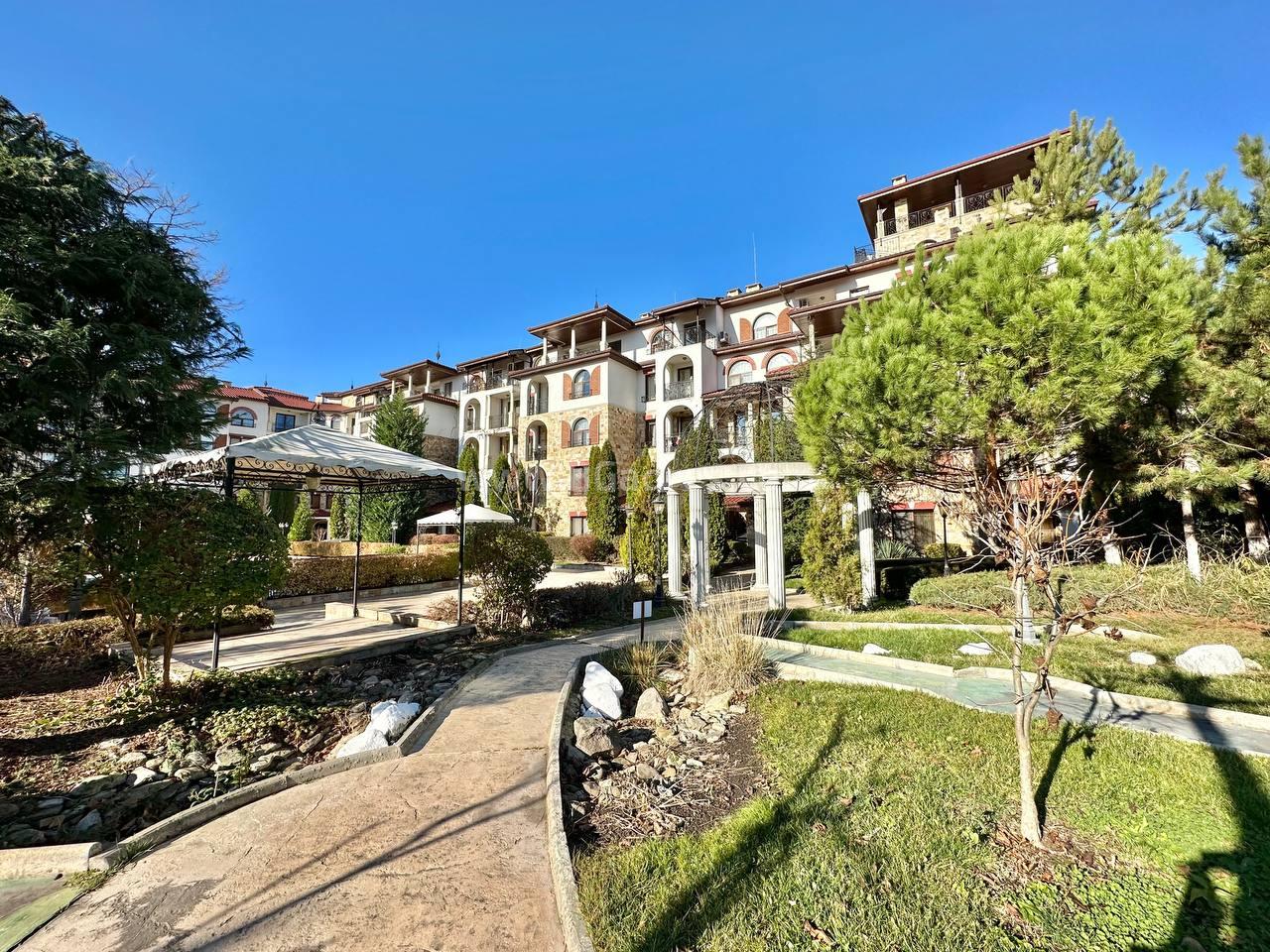 Тристаен апартамент в комплекс Естебан І №2767