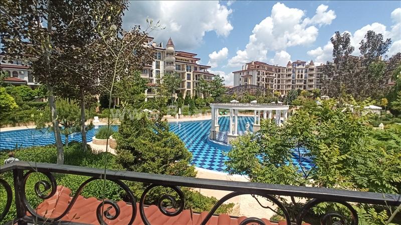 Новая трехкомнатная квартира в комплексе Посейдон | №2024