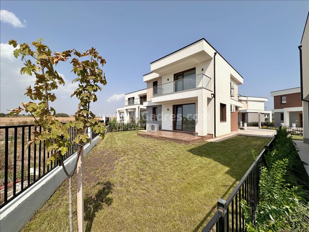 Къща с двор близо до Бургас І №3837