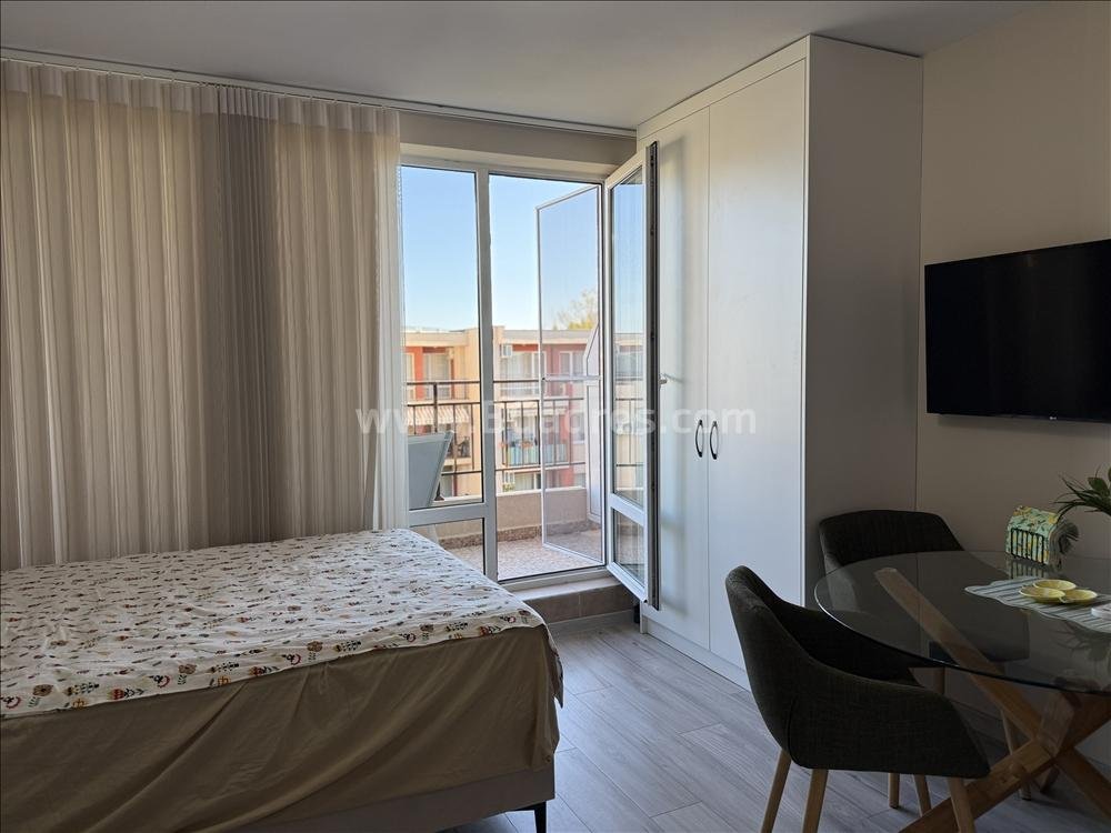 Студия в рассрочку в комплексе Холидей Форт І №4603