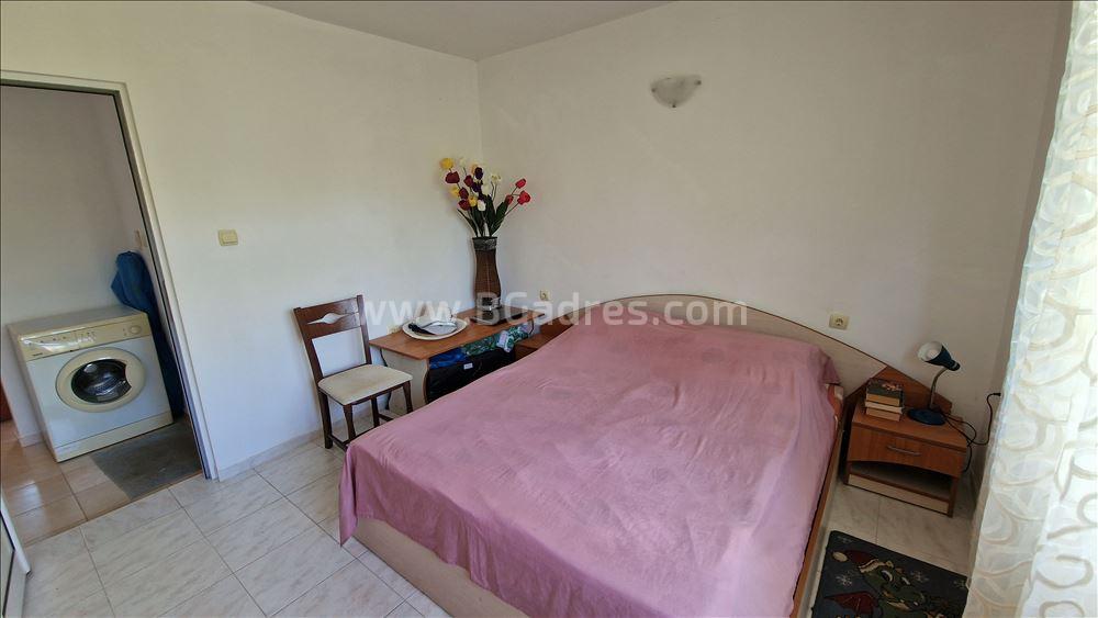 Евтин апартамент на първа линия I №2528