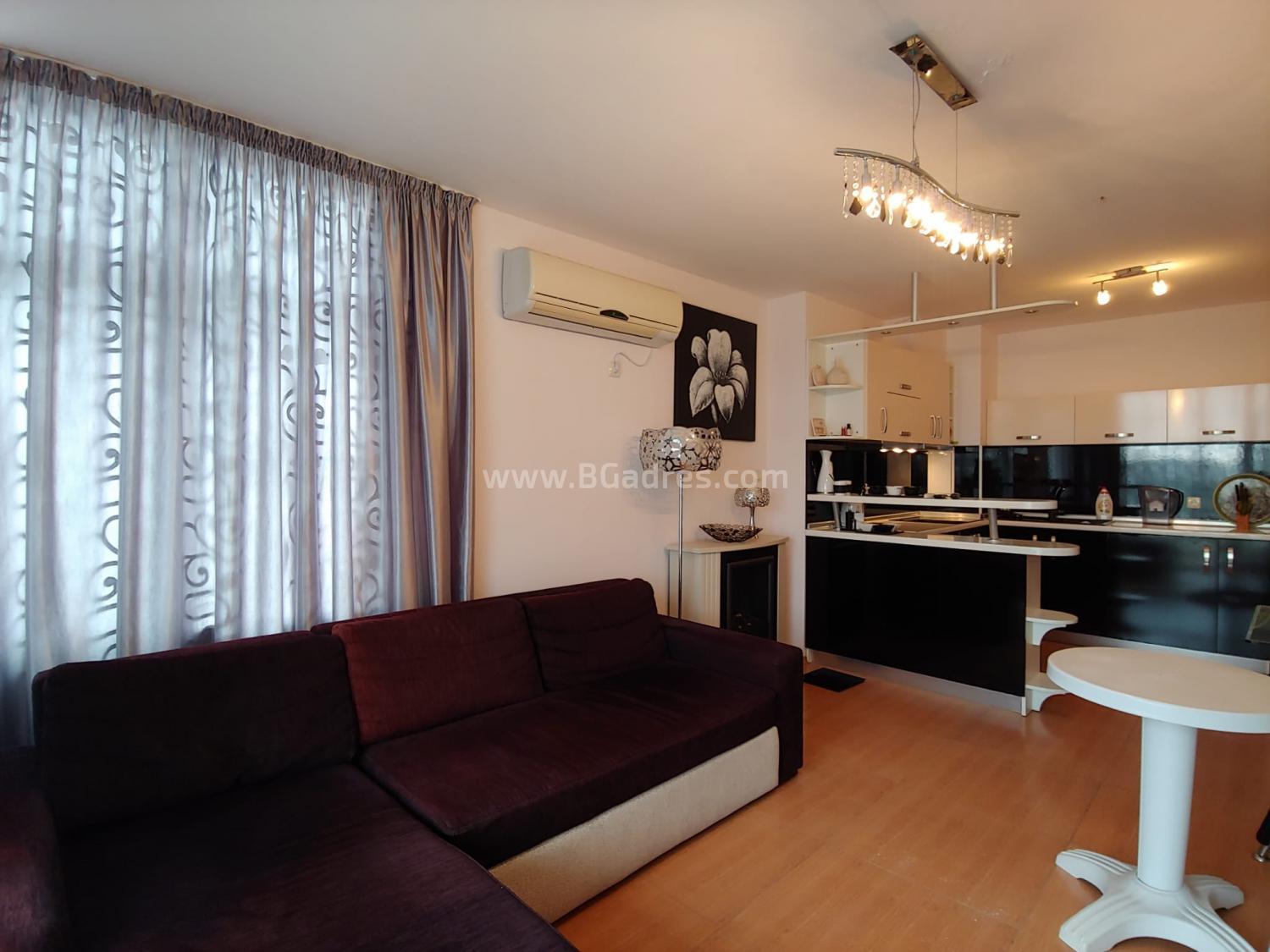 Large three-room apartment by the sea | №2387