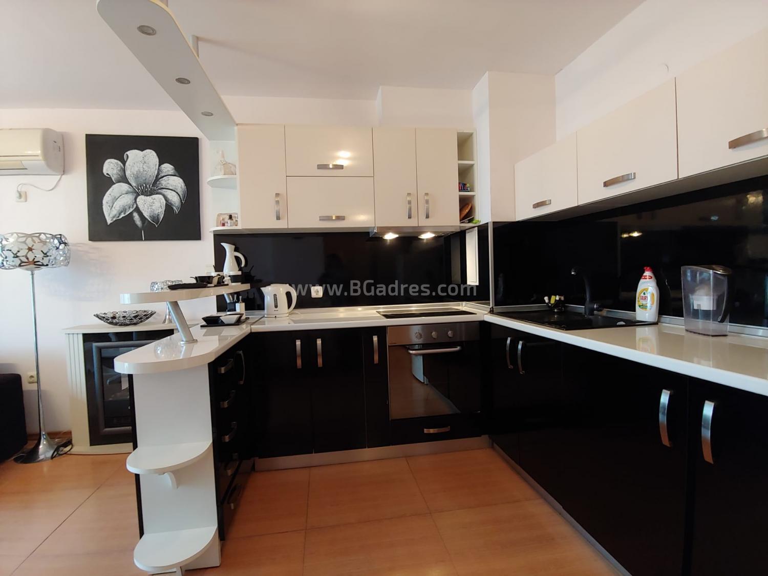 Large three-room apartment by the sea | №2387