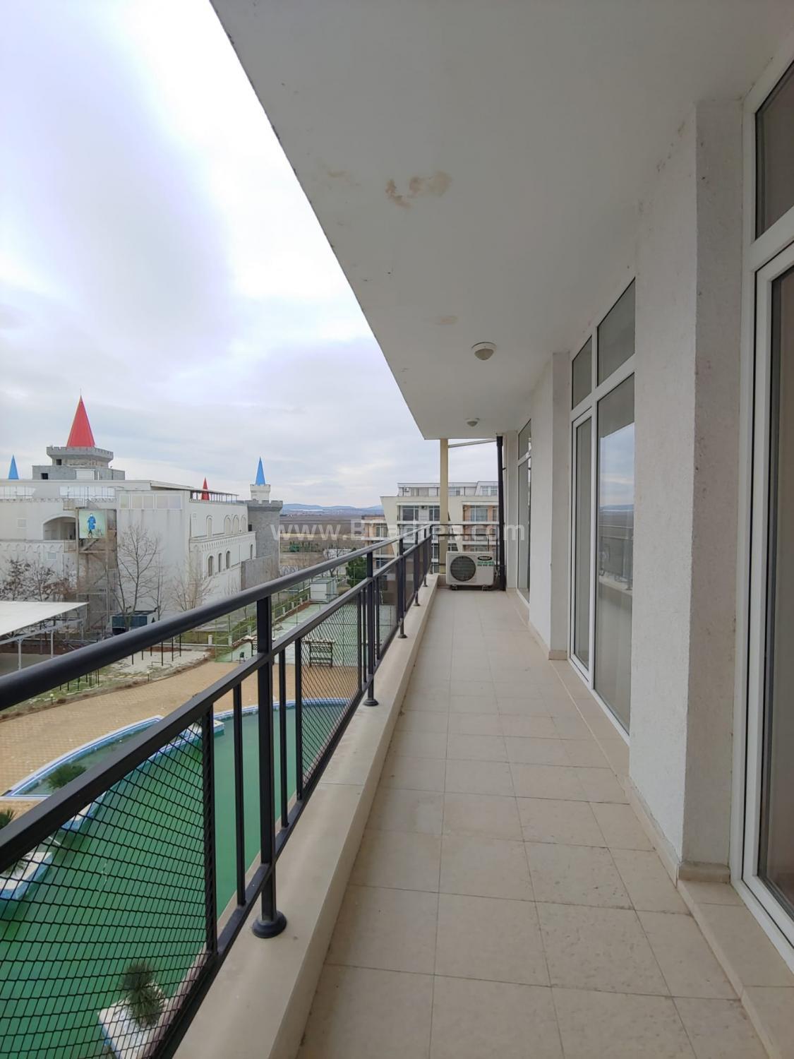 Large three-room apartment by the sea | №2387