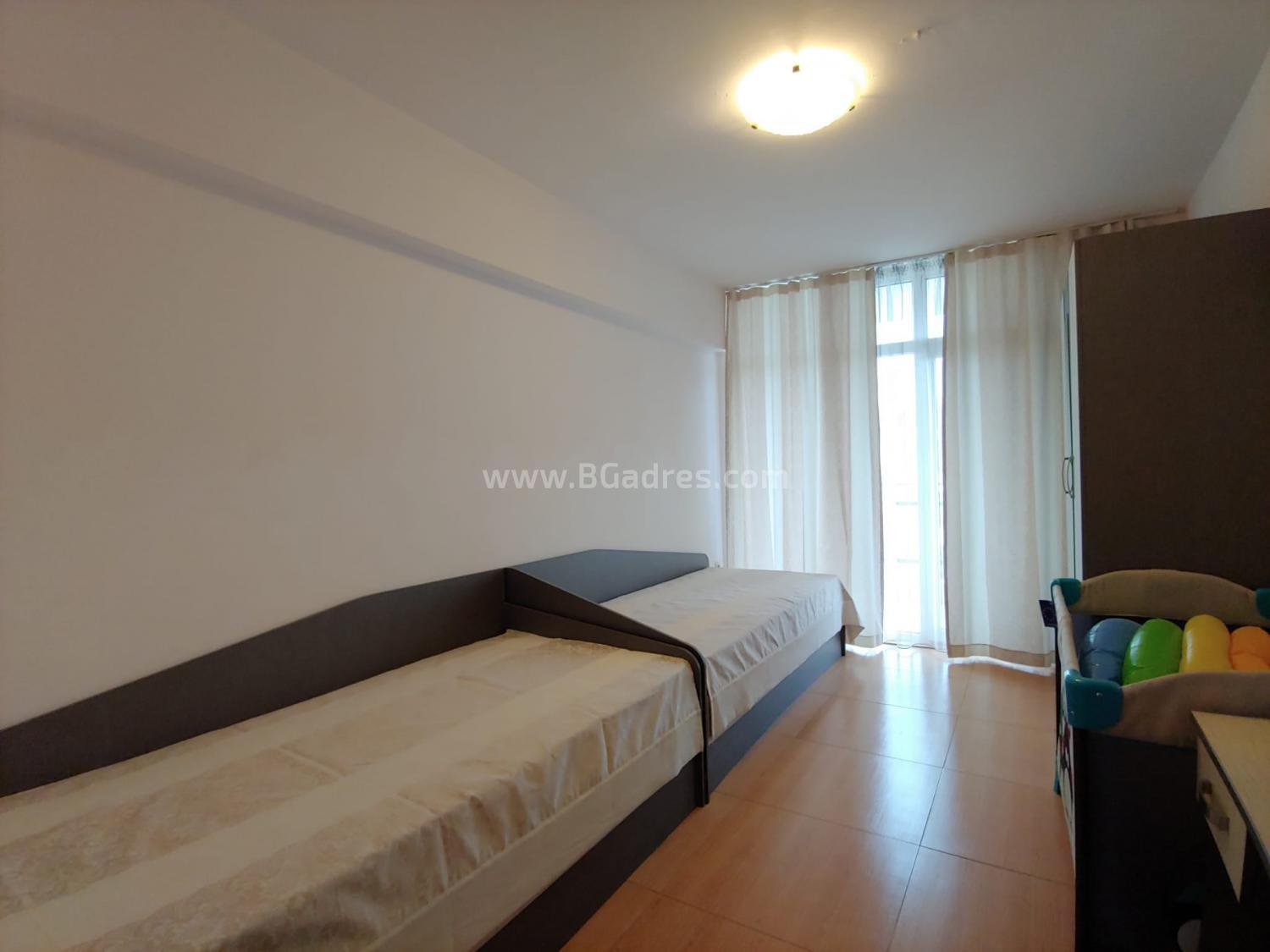 Large three-room apartment by the sea | №2387