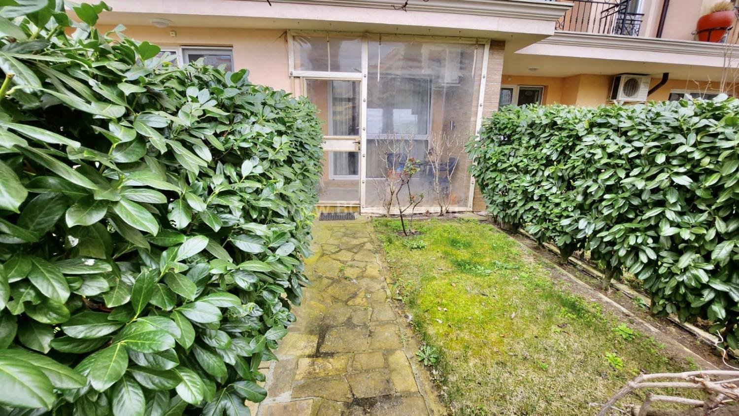 Studio mit Garten zum Schnäppchenpreis І №2906