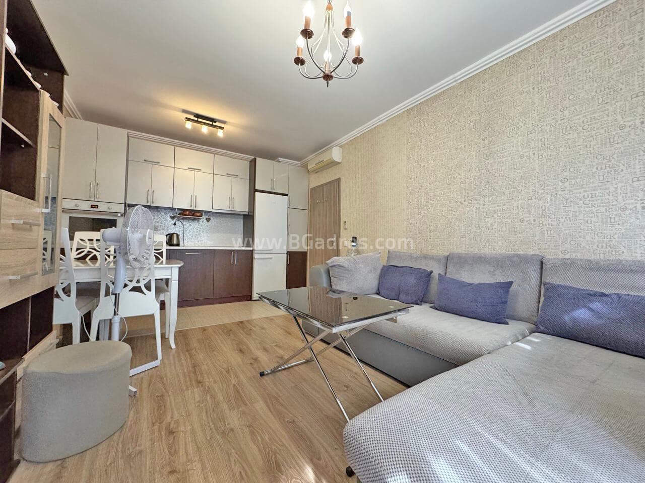 Apartment with a courtyard in the VIP Park complex І №4745