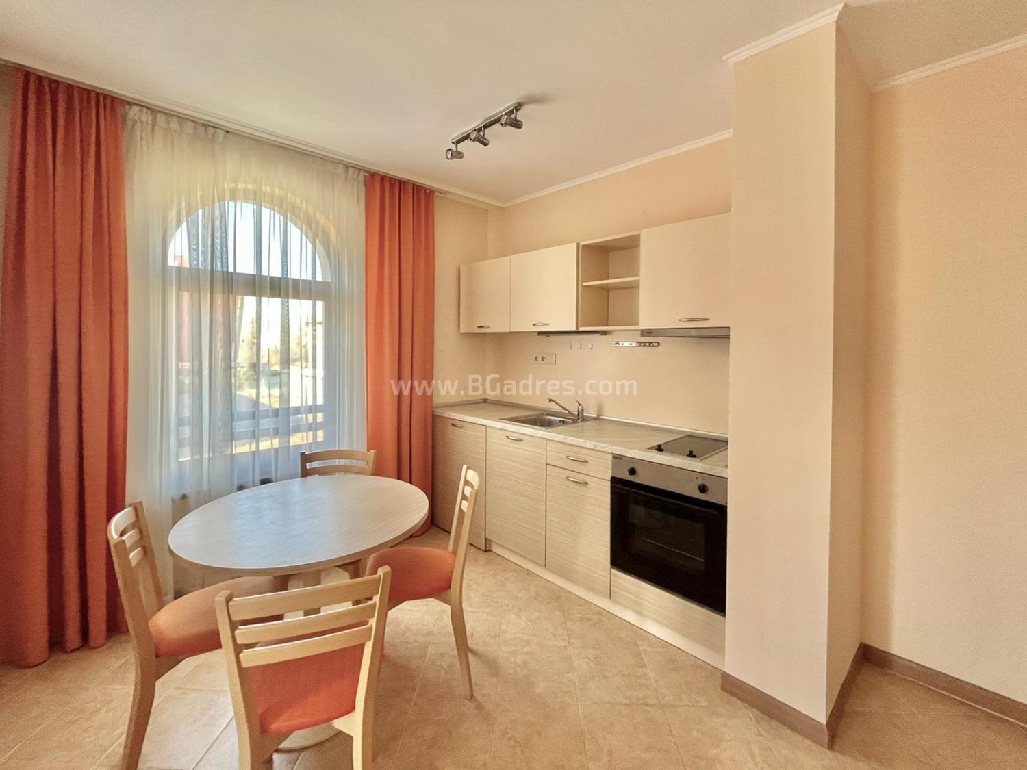 Three-room apartment in Royal Sun I №2403
